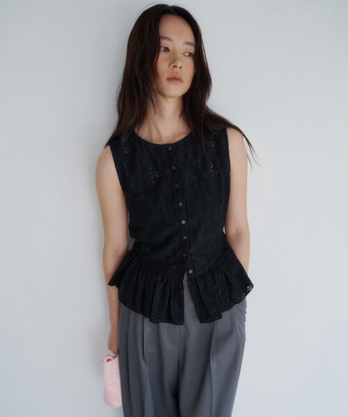 SHENERY(シーナリー)の「【再入荷】レースペプラムフリルタンク(シャツ/ブラウス・レディース・ブラック/オフホワイト・FREE)」の19枚目の写真