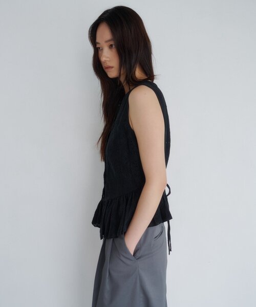 SHENERY(シーナリー)の「【再入荷】レースペプラムフリルタンク(シャツ/ブラウス・レディース・ブラック/オフホワイト・FREE)」の20枚目の写真