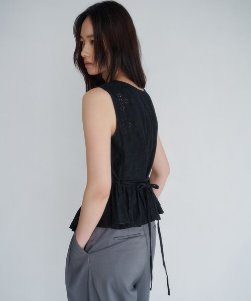 SHENERY(シーナリー)の「【再入荷】レースペプラムフリルタンク(シャツ/ブラウス・レディース・ブラック/オフホワイト・FREE)」の21枚目の写真