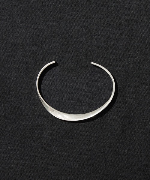 GARNI(ガルニ)の「【GARNI/ガルニ】Loop Bangle-Large(バングル/リストバンド・メンズ・シルバー・FREE)」の2枚目の写真