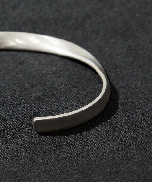 GARNI(ガルニ)の「【GARNI/ガルニ】Loop Bangle-Large(バングル/リストバンド・メンズ・シルバー・FREE)」の3枚目の写真