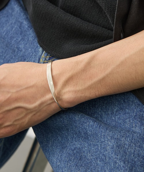 GARNI(ガルニ)の「【GARNI/ガルニ】Loop Bangle-Large(バングル/リストバンド・メンズ・シルバー・FREE)」の4枚目の写真
