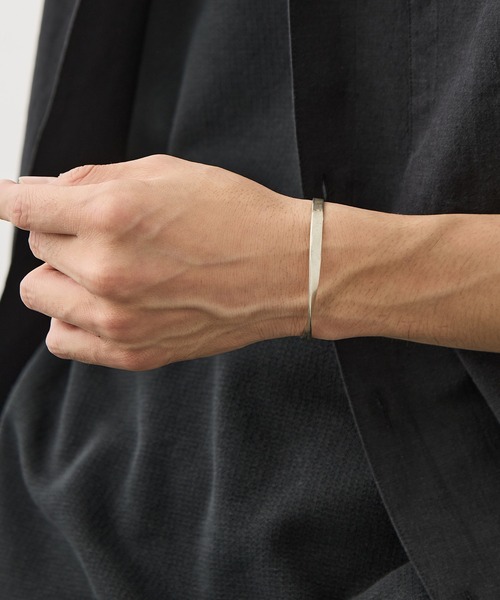 GARNI(ガルニ)の「【GARNI/ガルニ】Loop Bangle-Large(バングル/リストバンド・メンズ・シルバー・FREE)」の5枚目の写真
