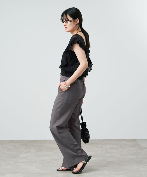 IENA(イエナ)の「《一部店舗限定/UVカット/防シワ》DRYストレッチ スリムフレアパンツ(スラックス・レディース・チャコールグレー/ブラウン・36/38)」の18枚目の写真