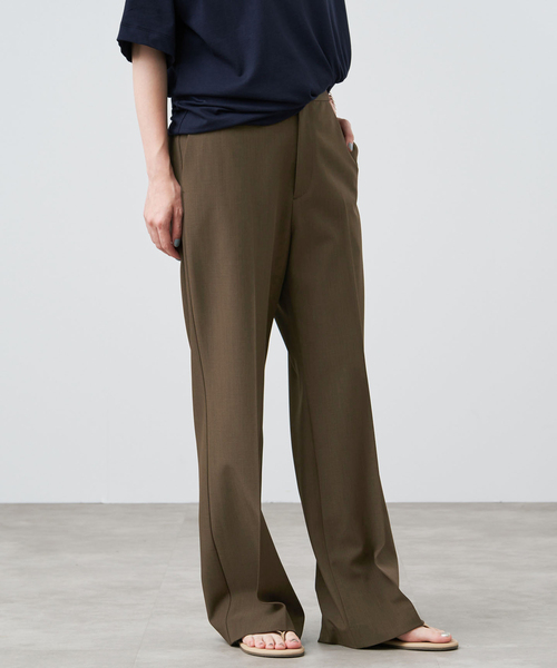 IENA(イエナ)の「《一部店舗限定/UVカット/防シワ》DRYストレッチ スリムフレアパンツ(スラックス・レディース・チャコールグレー/ブラウン・36/38)」の19枚目の写真