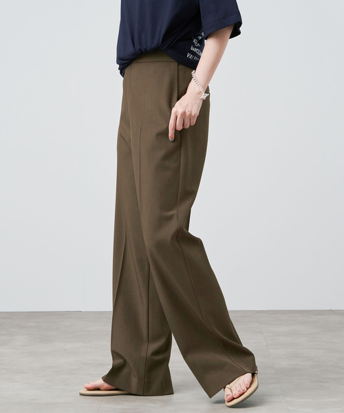 IENA(イエナ)の「《一部店舗限定/UVカット/防シワ》DRYストレッチ スリムフレアパンツ(スラックス・レディース・チャコールグレー/ブラウン・36/38)」の20枚目の写真