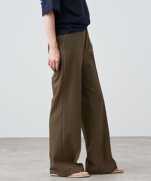 IENA(イエナ)の「《一部店舗限定/UVカット/防シワ》DRYストレッチ スリムフレアパンツ(スラックス・レディース・チャコールグレー/ブラウン・36/38)」の22枚目の写真