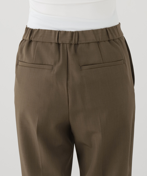IENA(イエナ)の「《一部店舗限定/UVカット/防シワ》DRYストレッチ スリムフレアパンツ(スラックス・レディース・チャコールグレー/ブラウン・36/38)」の7枚目の写真