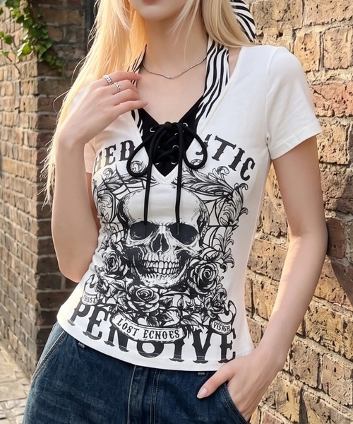 .KOM(ドットコム)の「A'GEM/9 × .kom 『.KOM/ドットケーオーエム』Skull Lace-Up Halter Neck Short Sleeve T-Shirt/スカルレースアップホルターネック半袖Tシャツ(Tシャツ/カットソー・レディース・ホワイト/ブラック/グレー・FREE)」の11枚目の写真