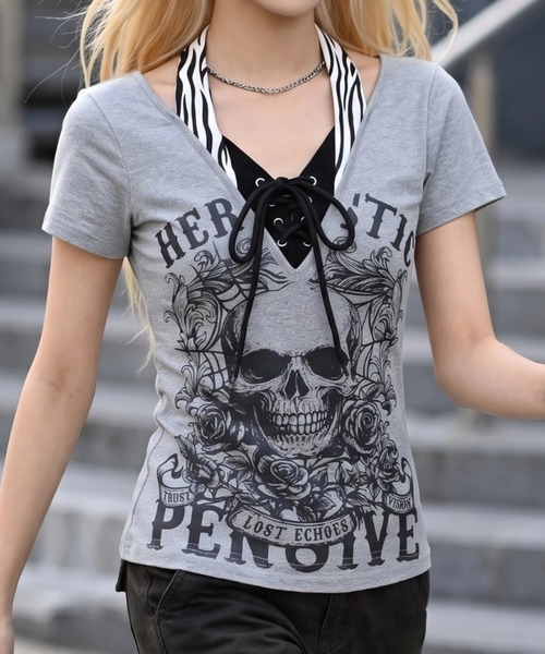 .KOM(ドットコム)の「A'GEM/9 × .kom 『.KOM/ドットケーオーエム』Skull Lace-Up Halter Neck Short Sleeve T-Shirt/スカルレースアップホルターネック半袖Tシャツ(Tシャツ/カットソー・レディース・ホワイト/ブラック/グレー・FREE)」の5枚目の写真
