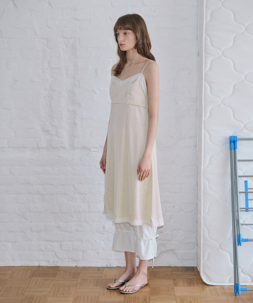 SINOON(シヌーン)の「Satin Lace Ribbon Onepiece (Cream)(ワンピース・レディース・Cream・FREE)」の5枚目の写真