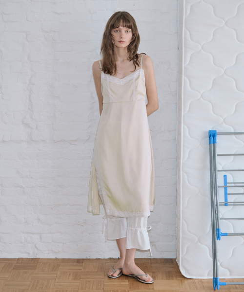SINOON(シヌーン)の「Satin Lace Ribbon Onepiece (Cream)(ワンピース・レディース・Cream・FREE)」の4枚目の写真