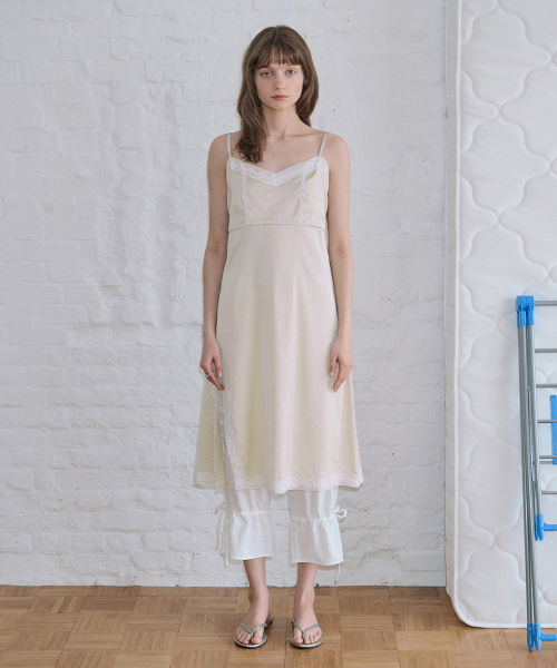SINOON(シヌーン)の「Satin Lace Ribbon Onepiece (Cream)(ワンピース・レディース・Cream・FREE)」の2枚目の写真