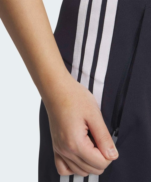 adidas(アディダス)の「スリーストライプス レギュラーフィット ダブルニット トラックパンツ / アディダス adidas(スウェットパンツ・レディース・ブルー・XX-LARGE/MEDIUM/LARGE/X-LARGE/SMALL/X-SMALL)」の5枚目の写真