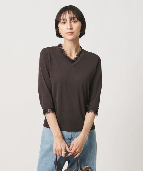UNITED ARROWS(ユナイテッドアローズ)の「レースコンビ Vネックニット ‐ウォッシャブル‐(ニット/セーター・レディース・ブラック/ダークブラウン/ネイビー・FREE)」の3枚目の写真