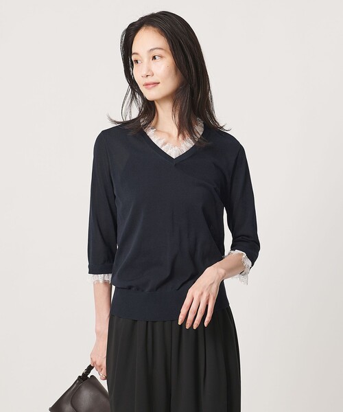 UNITED ARROWS(ユナイテッドアローズ)の「レースコンビ Vネックニット ‐ウォッシャブル‐(ニット/セーター・レディース・ブラック/ダークブラウン/ネイビー・FREE)」の1枚目の写真
