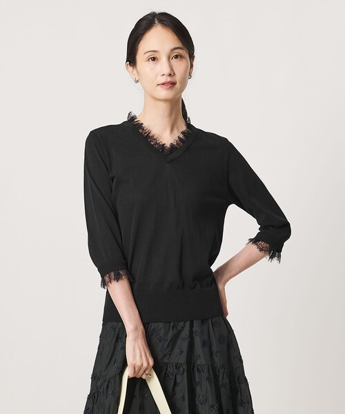 UNITED ARROWS(ユナイテッドアローズ)の「レースコンビ Vネックニット ‐ウォッシャブル‐(ニット/セーター・レディース・ブラック/ダークブラウン/ネイビー・FREE)」の2枚目の写真
