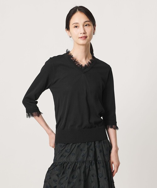 UNITED ARROWS(ユナイテッドアローズ)の「レースコンビ Vネックニット ‐ウォッシャブル‐(ニット/セーター・レディース・ブラック/ダークブラウン/ネイビー・FREE)」の7枚目の写真