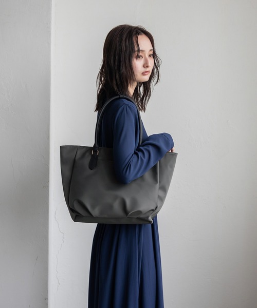 VitaFelice(ヴィータフェリーチェ)の「本革×高密度ナイロントートバッグ(トートバッグ・レディース・チャコールグレー/グレー/ブラック・FREE)」の21枚目の写真