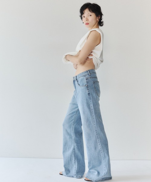 VION(ヴィオン)の「ストレッチストレートフレアデニム / Stretch Straight Flare Denim(デニムパンツ・レディース・ネイビー/ブルー・S/M)」の3枚目の写真