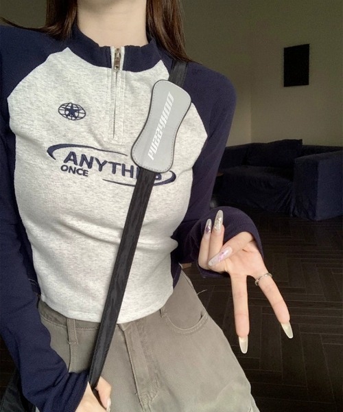 Ritzy(リッツィー)の「ラグランスリーブ ハーフジップ クロップド長袖トップス(Tシャツ/カットソー・レディース・グレー/ピンク・L/M)」の3枚目の写真