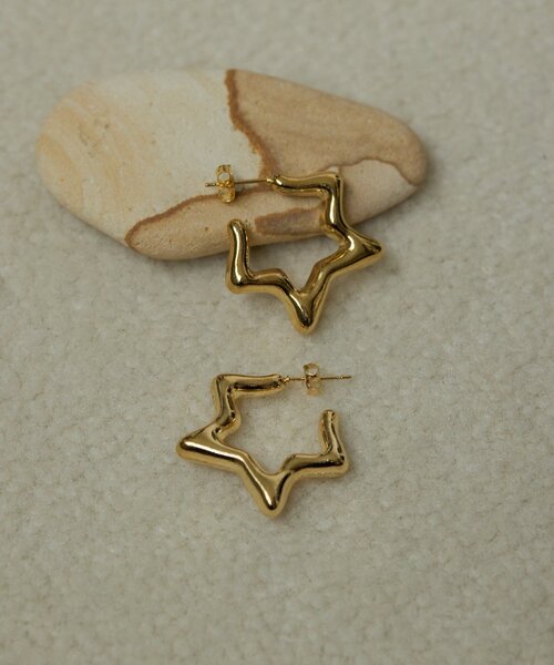 ear PAPILLONNER(イアパピヨネ)の「《WEB&一部店舗限定》スターフープピアス(ピアス(両耳用)・レディース・ゴールド/シルバー・FREE)」の2枚目の写真