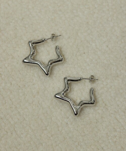 ear PAPILLONNER(イアパピヨネ)の「《WEB&一部店舗限定》スターフープピアス(ピアス(両耳用)・レディース・ゴールド/シルバー・FREE)」の5枚目の写真