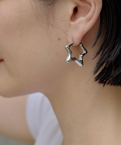 ear PAPILLONNER(イアパピヨネ)の「《WEB&一部店舗限定》スターフープピアス(ピアス(両耳用)・レディース・ゴールド/シルバー・FREE)」の7枚目の写真