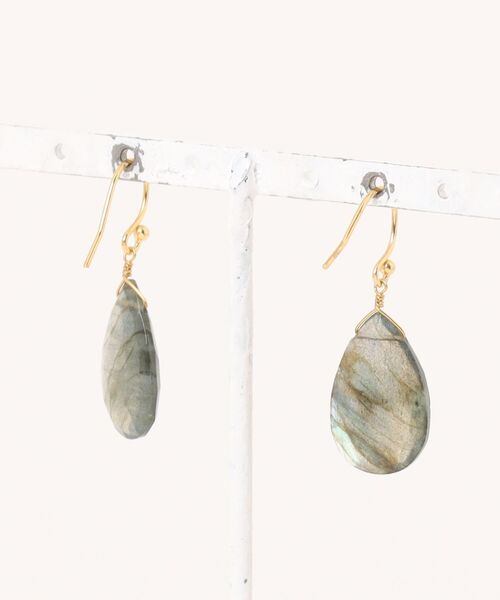 A.en（エイエン ）の「【CHAN LUU】YASMINE EARRINGS LABRADORITE（ピアス（両耳用）・レディース・マルチ・ONE SIZE）」の2枚目の写真
