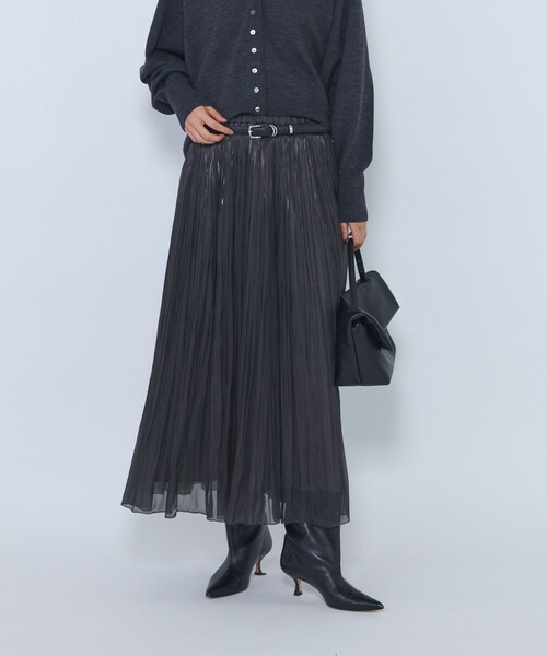 1er Arrondissement(プルミエアロンディスモン)の「グロッシーサテンプリーツスカート(スカート・レディース・ブラック/グレイッシュベージュ・38/36)」の2枚目の写真