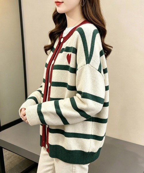 ONEP STAR(ワンピスター)の「配色ボーダーハート刺繍長袖ニットカーディガン(ニット/セーター・レディース・グリーン/ネイビー/レッド・FREE)」の2枚目の写真