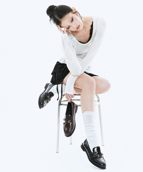 CHAAKAN(チャカン靴)の「テーパードトリプルストラップローファー LFLTR3i147(パンプス・レディース・ブラック/ブラウン・24cm/24.5cm/25cm/22.5cm/23cm/23.5cm)」の5枚目の写真