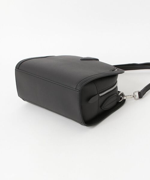 MAISON mou（メゾンムー）の「【NATURAL BEAUTY BAG & WALLET】リリアーナ ショルダーバッグ チャーム付き オンオフ対応（ショルダーバッグ・レディース・ベージュ/チャコールグレー・FREE）」の4枚目の写真