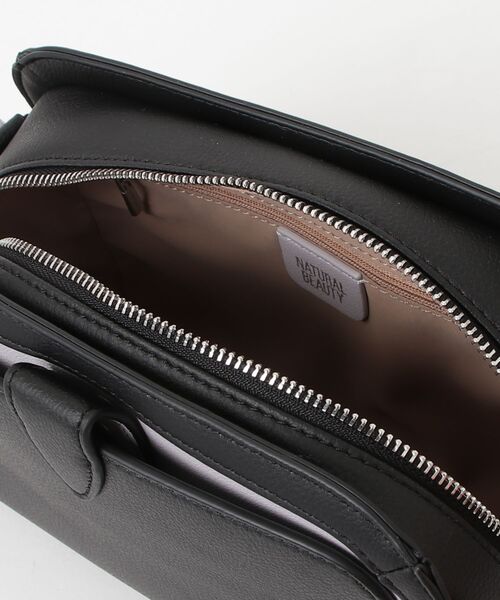 MAISON mou（メゾンムー）の「【NATURAL BEAUTY BAG & WALLET】リリアーナ ショルダーバッグ チャーム付き オンオフ対応（ショルダーバッグ・レディース・ベージュ/チャコールグレー・FREE）」の5枚目の写真