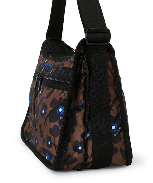 LeSportsac(レスポートサック)の「DELUXE EVERYDAY BAG ノワールガーデン(ショルダーバッグ・レディース・ブラック・FREE)」の3枚目の写真
