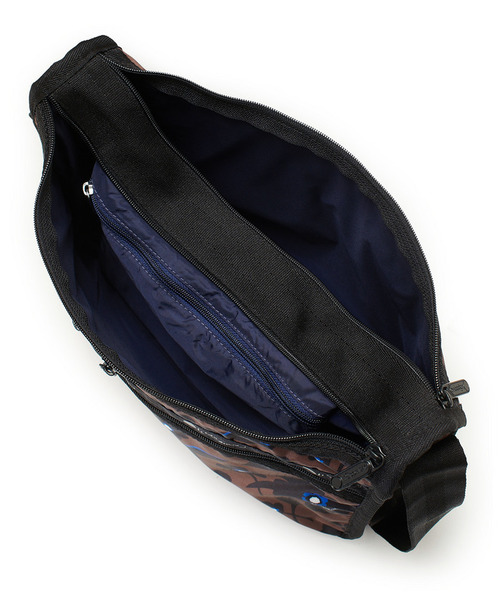 LeSportsac(レスポートサック)の「DELUXE EVERYDAY BAG ノワールガーデン(ショルダーバッグ・レディース・ブラック・FREE)」の7枚目の写真