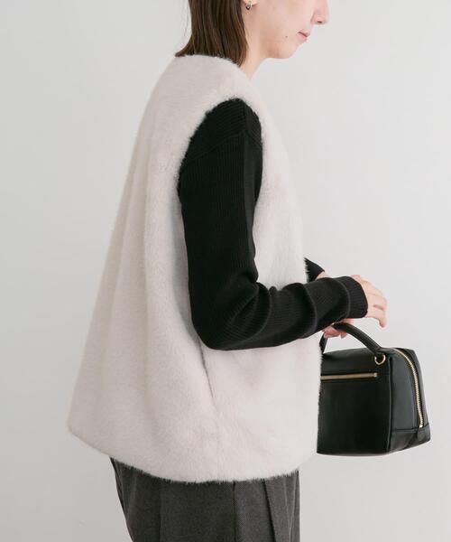 ITEMS URBANRESEARCH(アイテムズ アーバンリサーチ)の「ミンクタッチフェイクファージレ(ダウンベスト・レディース・アイボリー/ライトブラウン・FREE)」の3枚目の写真