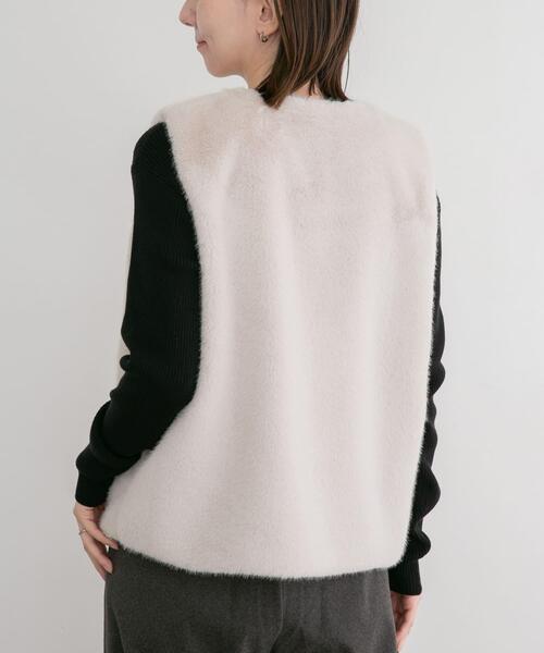 ITEMS URBANRESEARCH(アイテムズ アーバンリサーチ)の「ミンクタッチフェイクファージレ(ダウンベスト・レディース・アイボリー/ライトブラウン・FREE)」の4枚目の写真