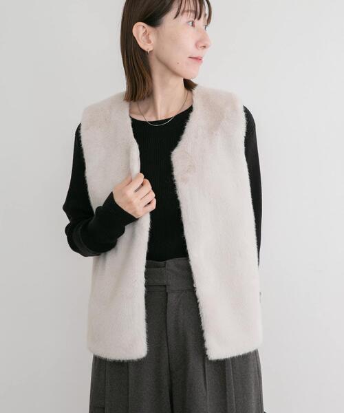ITEMS URBANRESEARCH(アイテムズ アーバンリサーチ)の「ミンクタッチフェイクファージレ(ダウンベスト・レディース・アイボリー/ライトブラウン・FREE)」の5枚目の写真