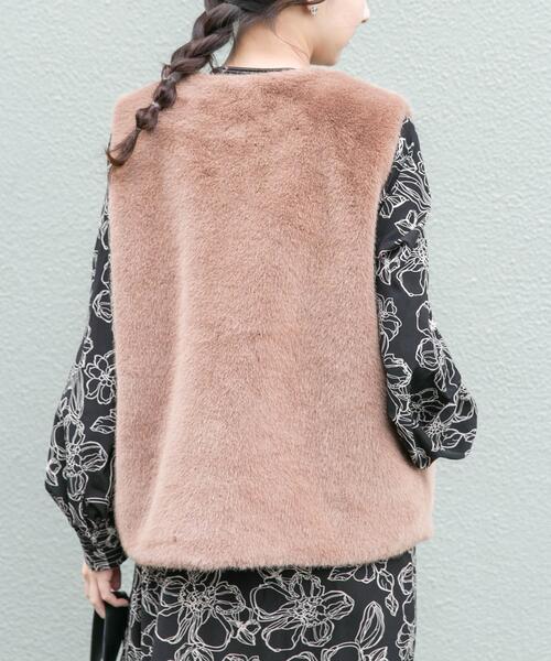 ITEMS URBANRESEARCH(アイテムズ アーバンリサーチ)の「ミンクタッチフェイクファージレ(ダウンベスト・レディース・アイボリー/ライトブラウン・FREE)」の13枚目の写真