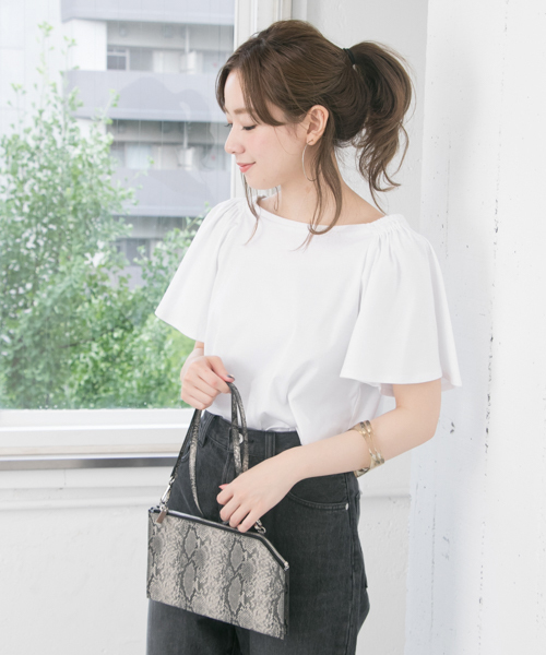 URBAN RESEARCH（アーバンリサーチ）の「2WAY袖フレアカットソー（Tシャツ/カットソー・レディース・ネイビー/オレンジ/ブラウン/オフホワイト・FREE）」の2枚目の写真