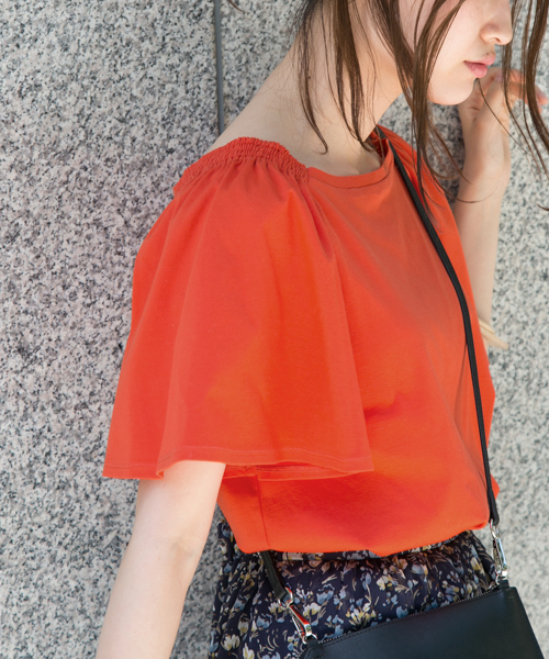 URBAN RESEARCH（アーバンリサーチ）の「2WAY袖フレアカットソー（Tシャツ/カットソー・レディース・ネイビー/オレンジ/ブラウン/オフホワイト・FREE）」の21枚目の写真