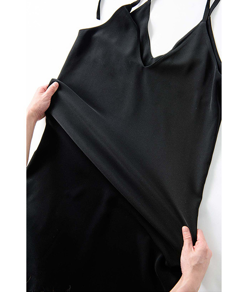 IEDIT(イディット)の「IEDIT 1枚で着こなしの幅が広がる 涼やかとろみリボンストラップワンピース<ブラック>(ワンピース・レディース・ブラック・LARGE/SMALL/MEDIUM)」の3枚目の写真