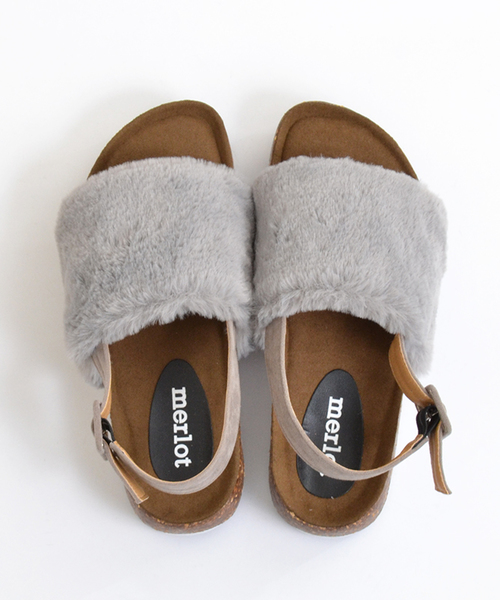 MERLOT（メルロー）の「ファーバックベルトサンダル550-9489S（サンダル・レディース・ブラック/グレー/ベージュ・M/L）」の2枚目の写真