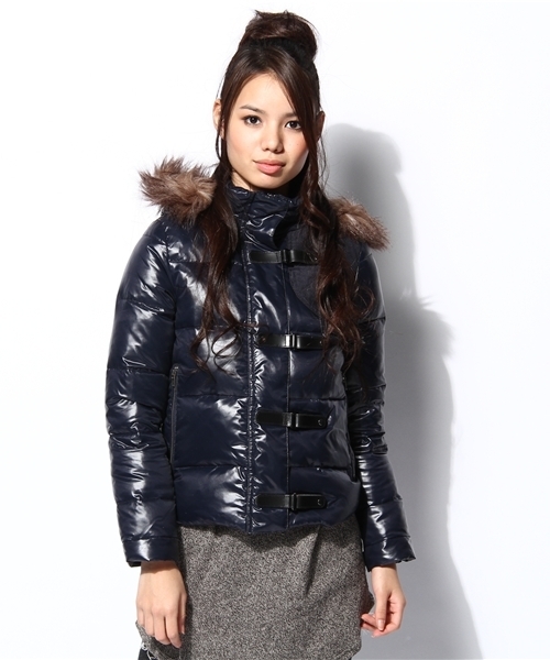 TOMMY HILFIGER（トミーヒルフィガー）の「BELTED DOWN JACKET（ダウンジャケット/コート・レディース・カーキ/ネイビー/レッド・SMALL/MEDIUM/LARGE）」の2枚目の写真