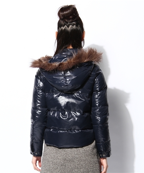 TOMMY HILFIGER（トミーヒルフィガー）の「BELTED DOWN JACKET（ダウンジャケット/コート・レディース・カーキ/ネイビー/レッド・SMALL/MEDIUM/LARGE）」の14枚目の写真