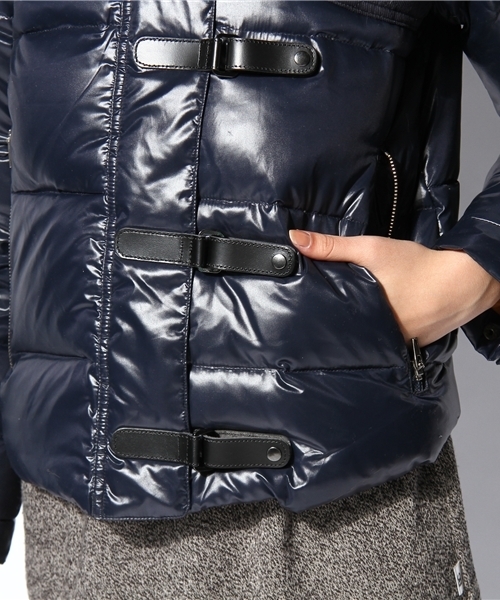 TOMMY HILFIGER（トミーヒルフィガー）の「BELTED DOWN JACKET（ダウンジャケット/コート・レディース・カーキ/ネイビー/レッド・SMALL/MEDIUM/LARGE）」の8枚目の写真