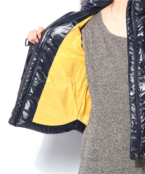 TOMMY HILFIGER（トミーヒルフィガー）の「BELTED DOWN JACKET（ダウンジャケット/コート・レディース・カーキ/ネイビー/レッド・SMALL/MEDIUM/LARGE）」の13枚目の写真