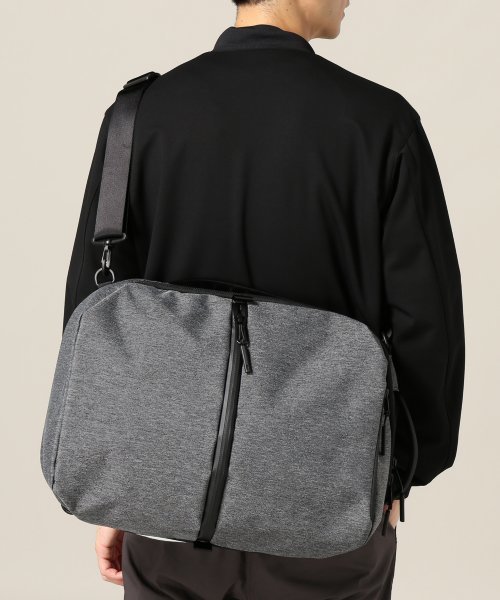 Aer（エアー）の「◇Aer / エアー FLIGHT PACK（バックパック/リュック・メンズ・ブラック/チャコールグレー・FREE）」の14枚目の写真