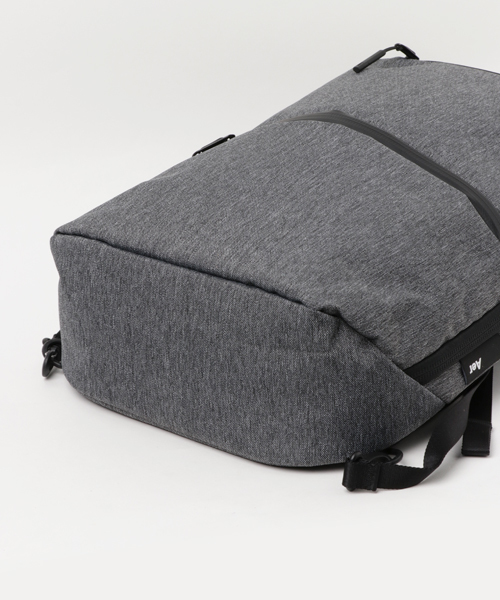 Aer（エアー）の「◇Aer / エアー FLIGHT PACK（バックパック/リュック・メンズ・ブラック/チャコールグレー・FREE）」の4枚目の写真